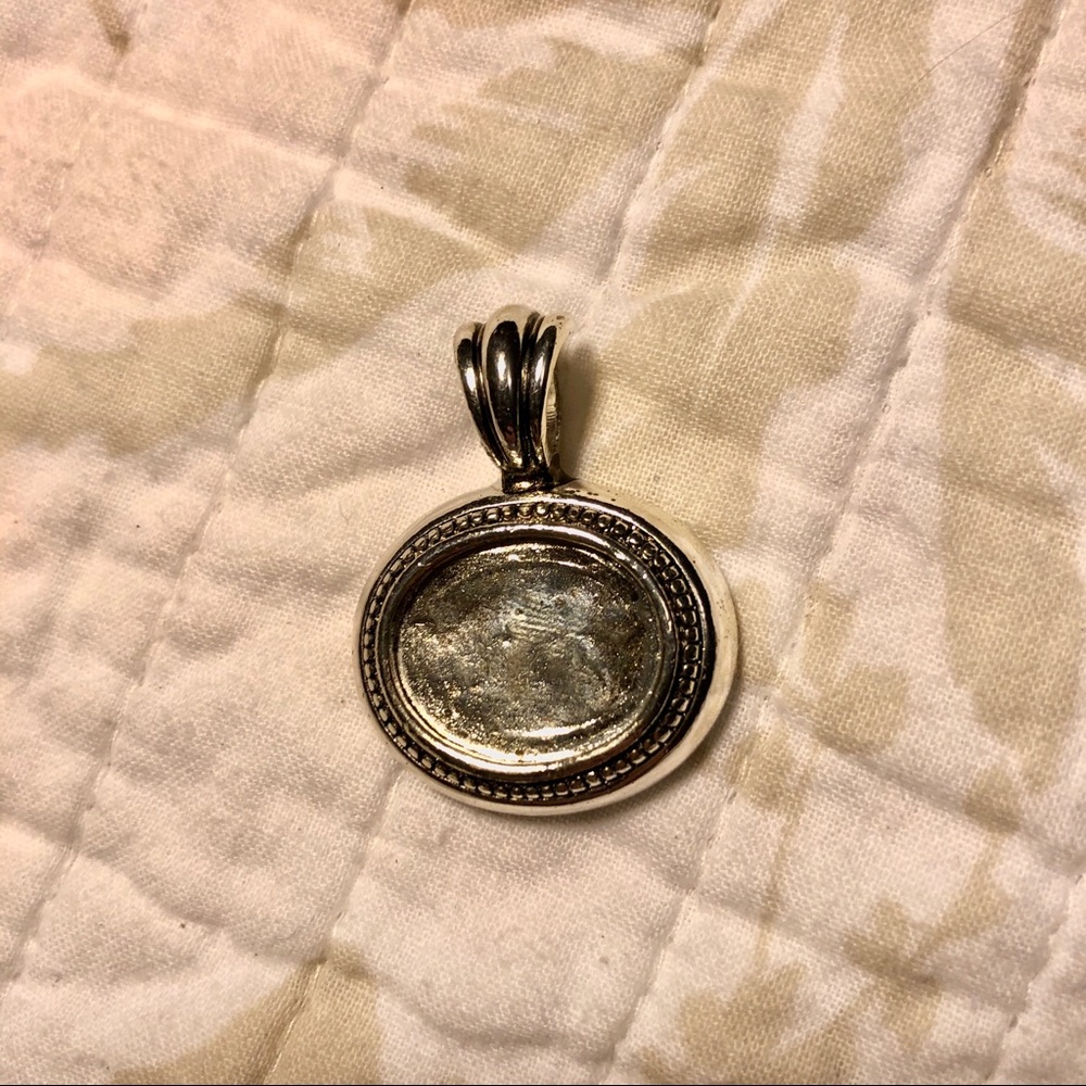 Necklace pendant